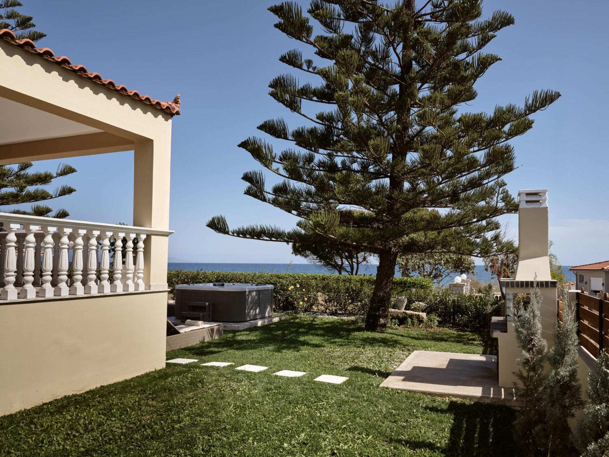 Sea Elegance Villa - On The Beach, By Zantewize Psarou  ภายนอก รูปภาพ