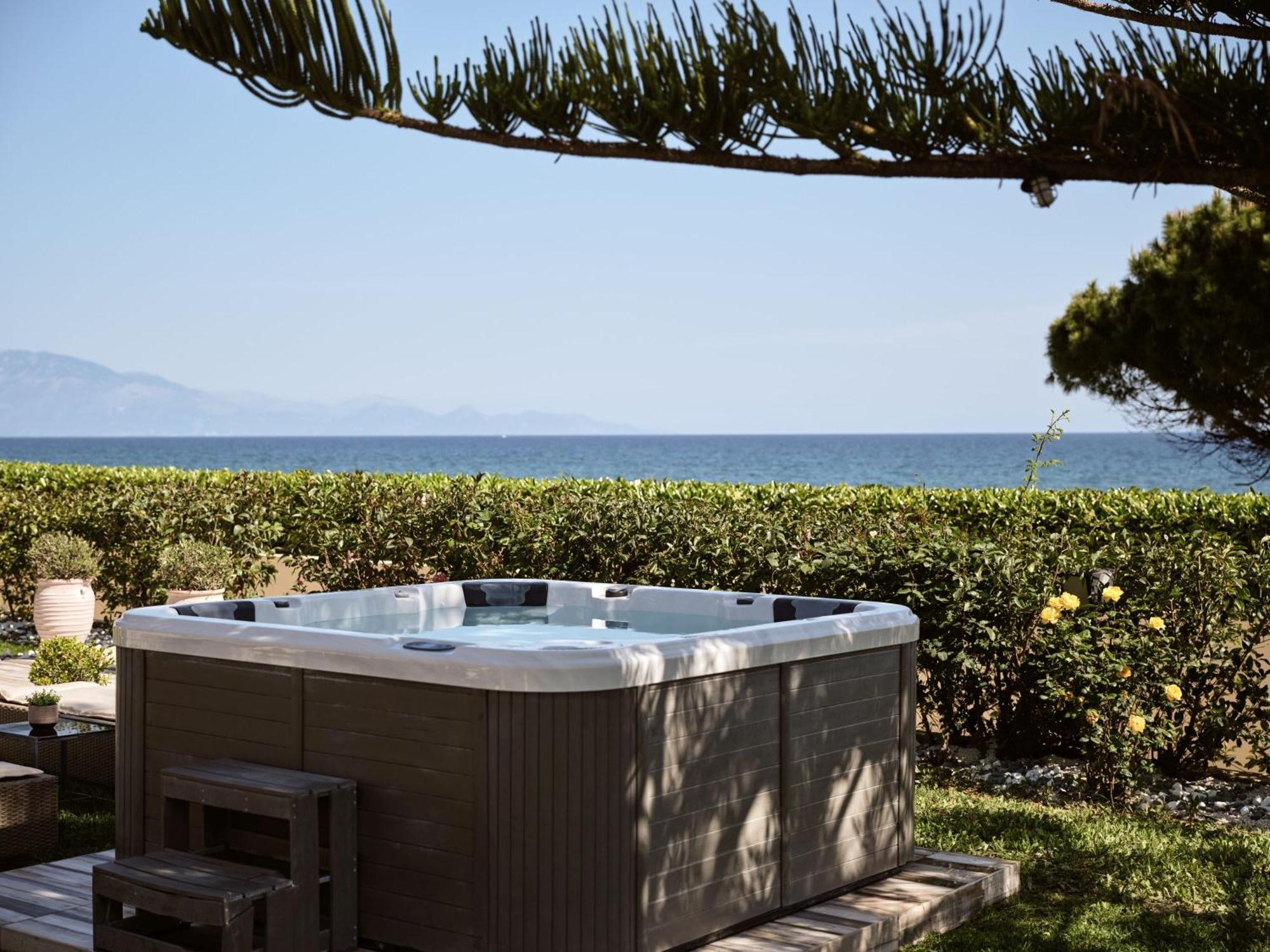 Sea Elegance Villa - On The Beach, By Zantewize Psarou  ภายนอก รูปภาพ