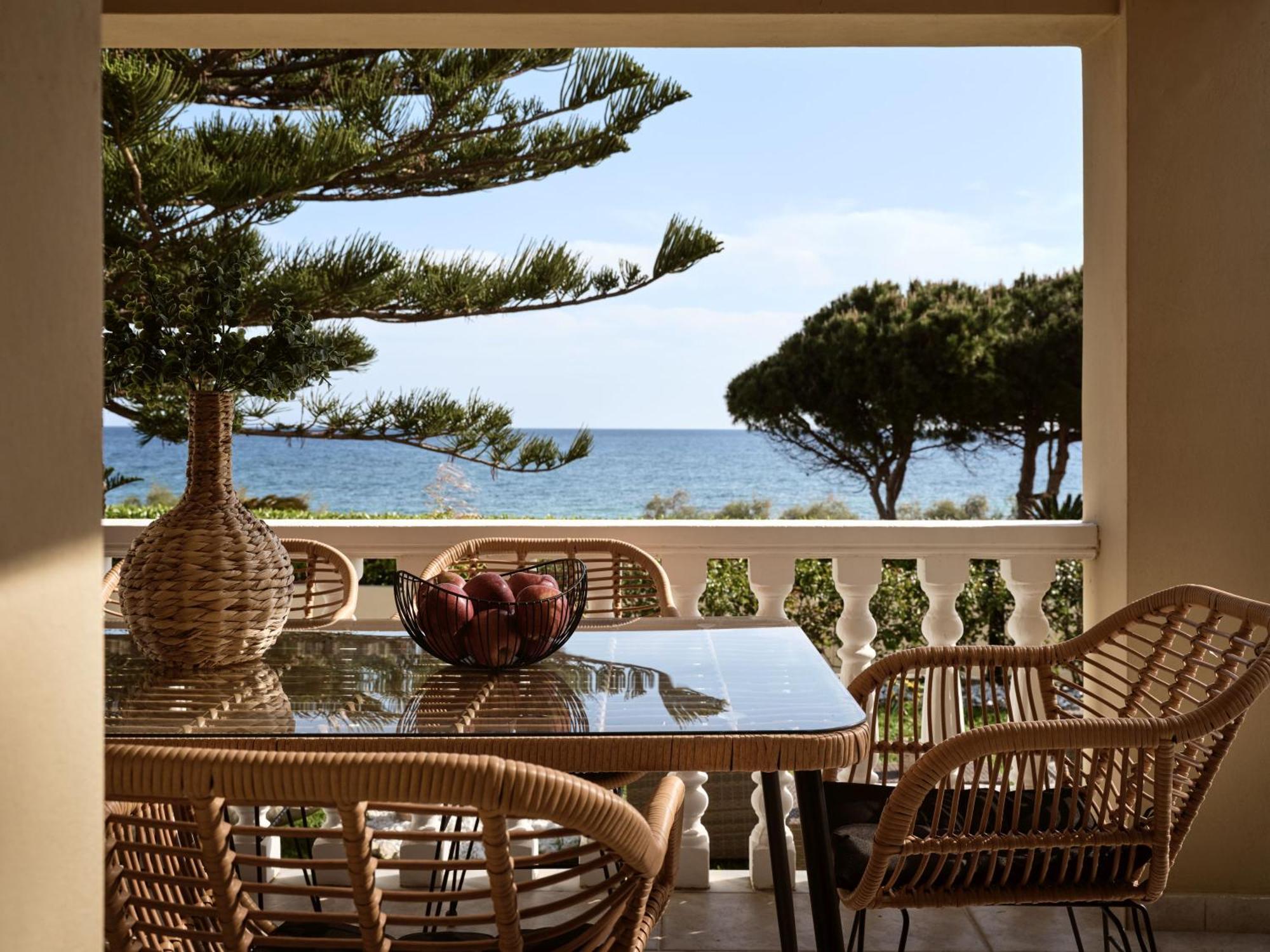 Sea Elegance Villa - On The Beach, By Zantewize Psarou  ภายนอก รูปภาพ